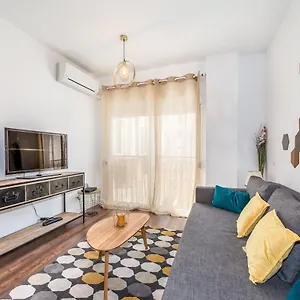 trendy-central-apartment-with-small-parking-and-terrace.1costadelsol.com/